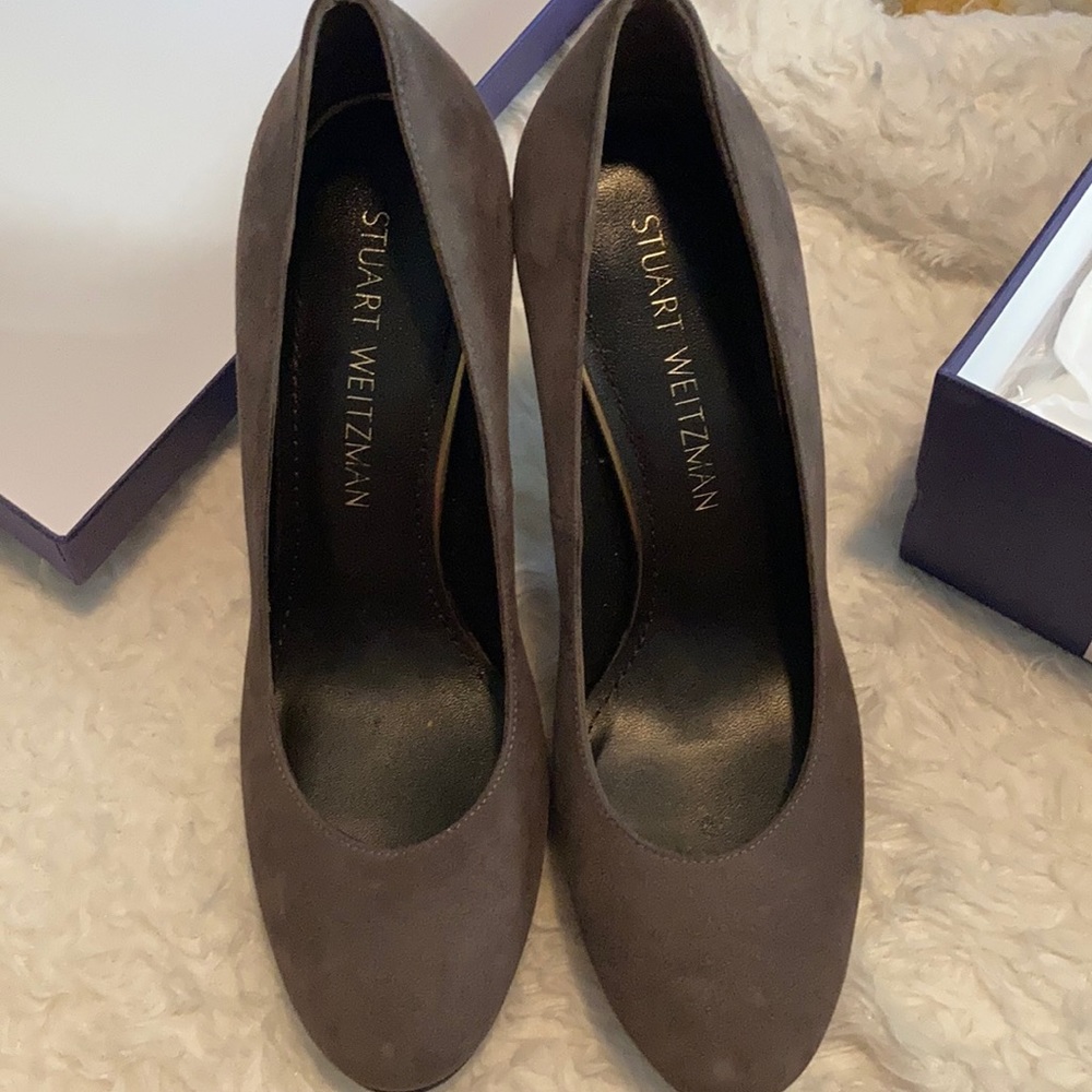 Stuart Weitzman 7.5 Crew grey  londra suede heels
